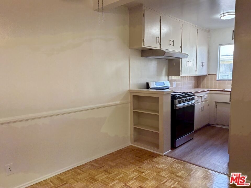 7704 Romaine Street - Photo 8
