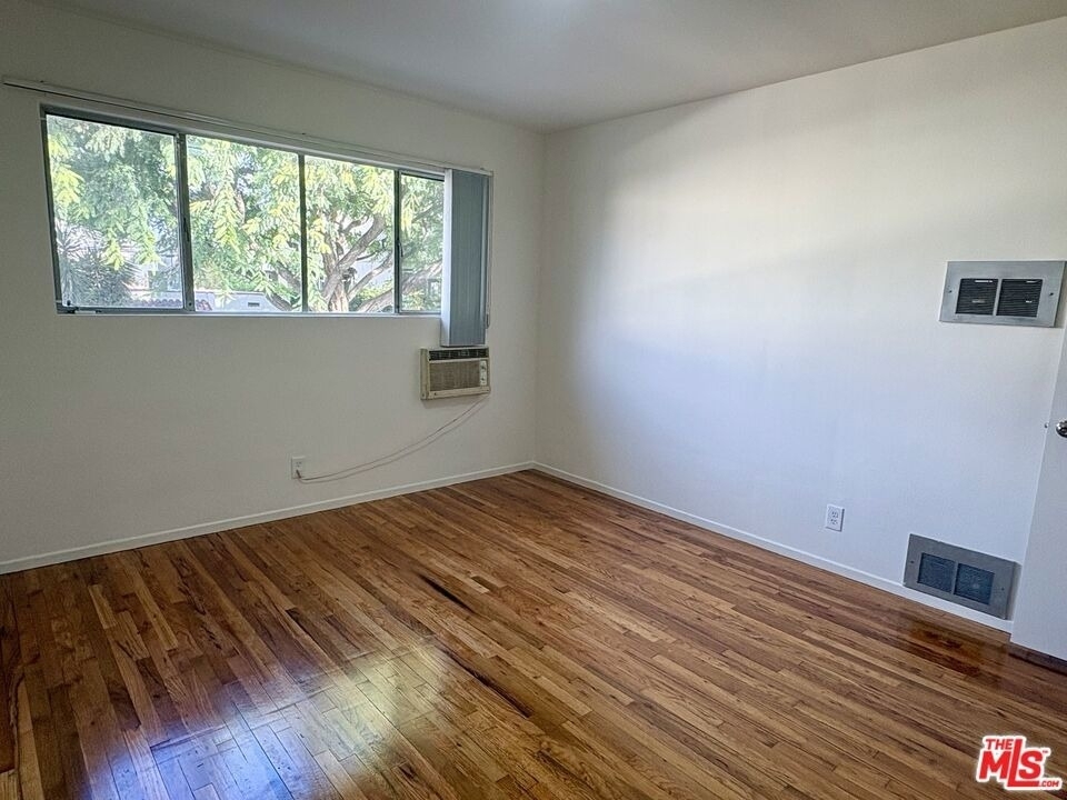 7704 Romaine Street - Photo 12