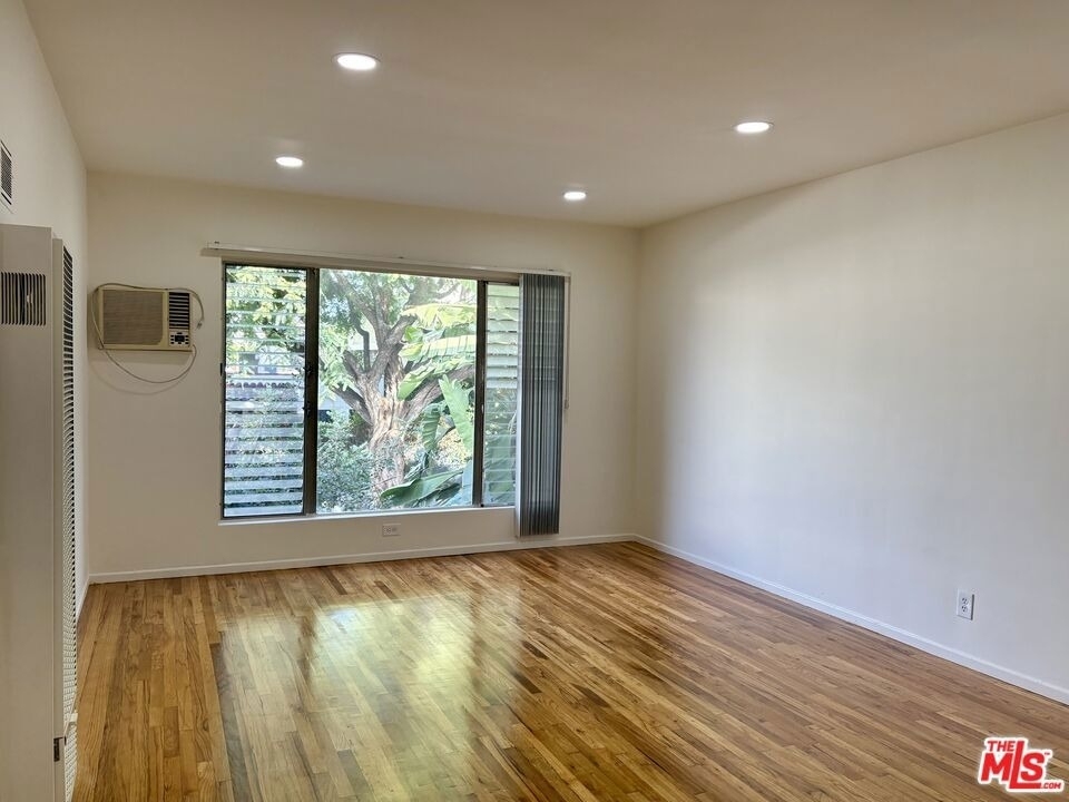 7704 Romaine Street - Photo 2