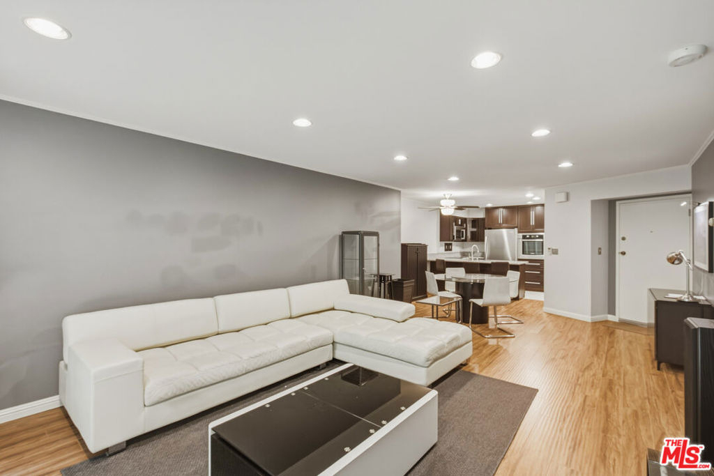 2260 N Cahuenga Boulevard - Photo 11