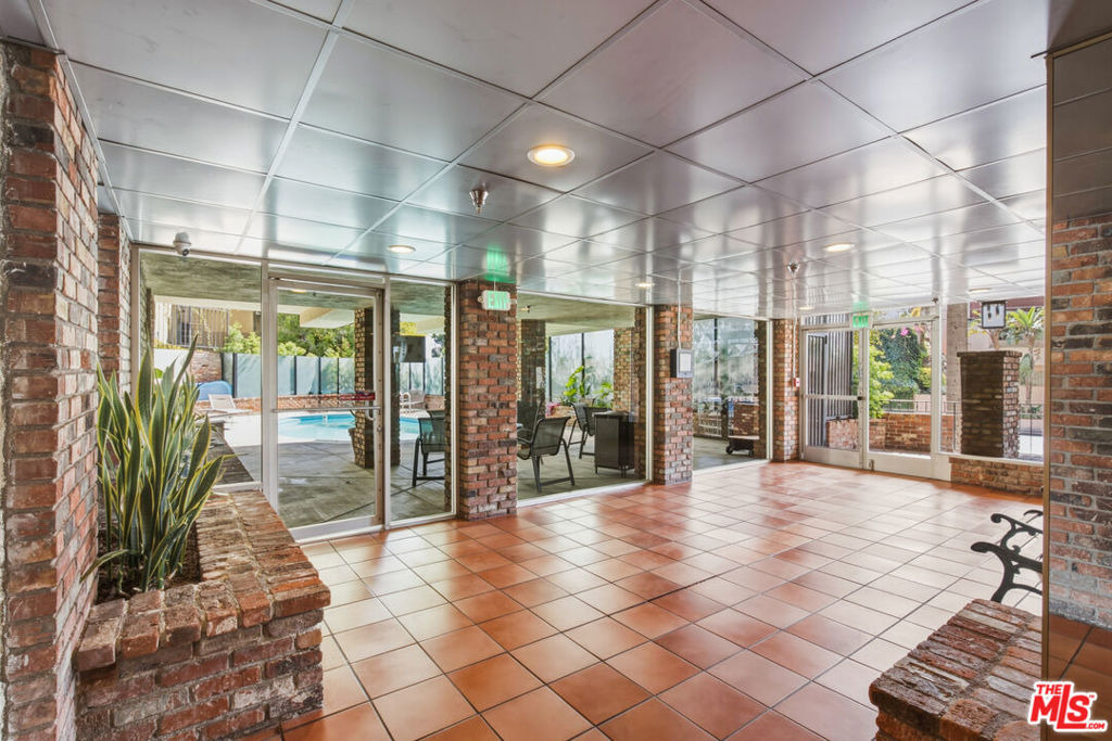 2260 N Cahuenga Boulevard - Photo 23