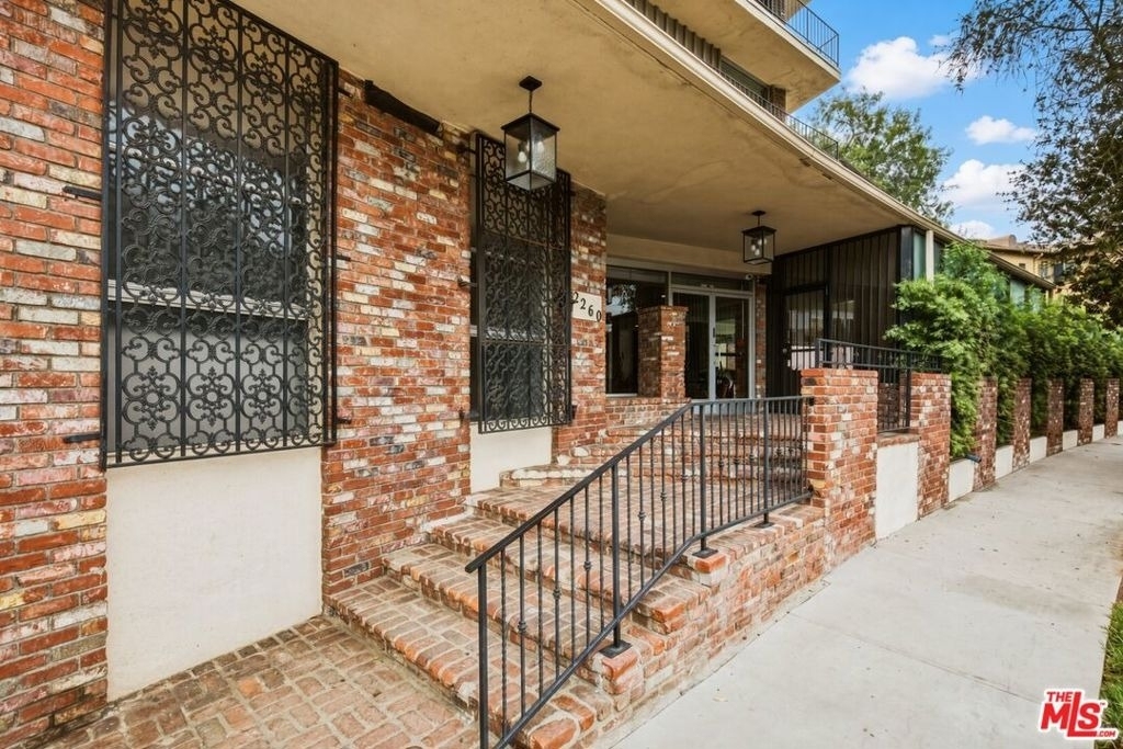 2260 N Cahuenga Boulevard - Photo 2