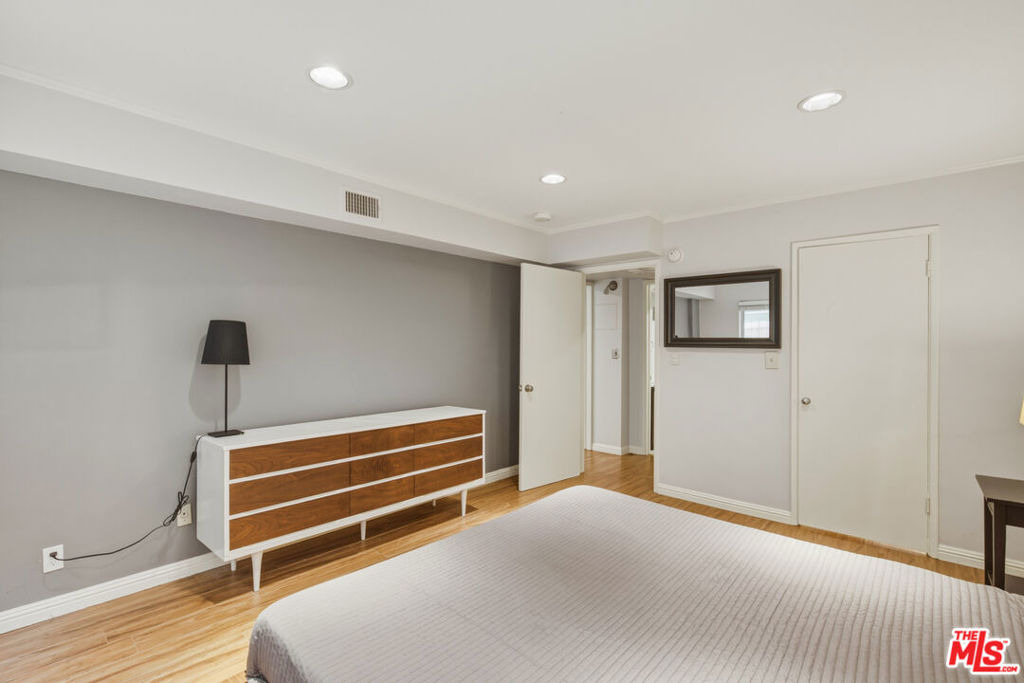 2260 N Cahuenga Boulevard - Photo 17