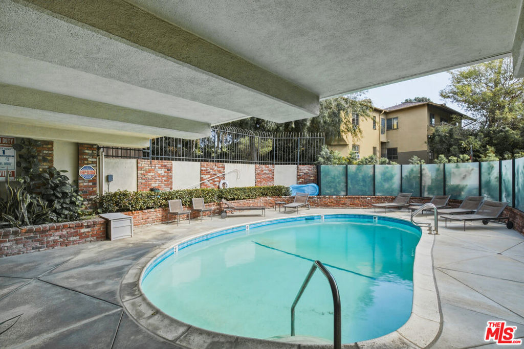 2260 N Cahuenga Boulevard - Photo 20