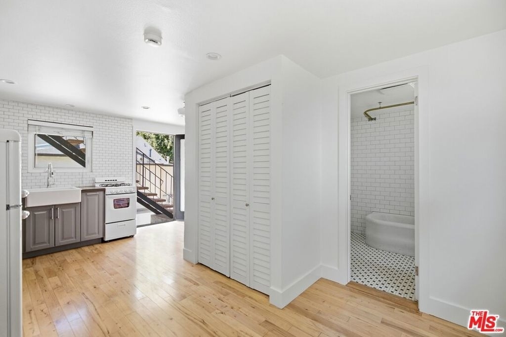 213 1/2 N Avenue 49 - Photo 7