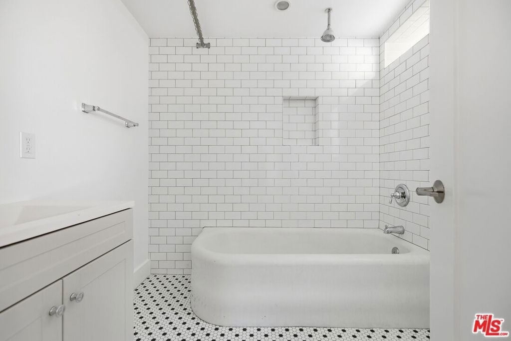 213 1/2 N Avenue 49 - Photo 9