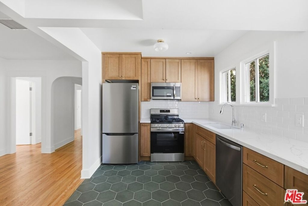 213 N Avenue 49 - Photo 2