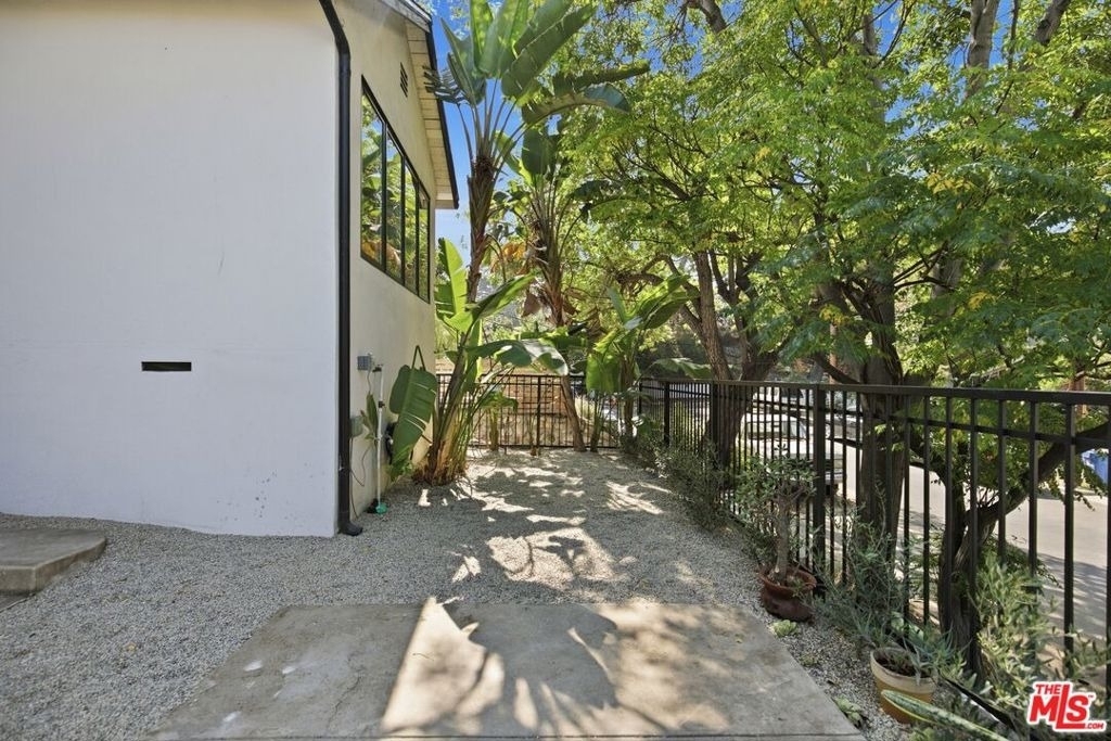 213 N Avenue 49 - Photo 32