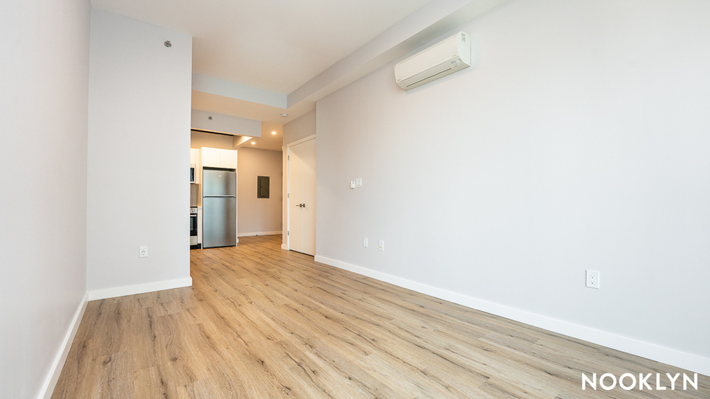 219 Lenox Rd 11226q - Photo 4