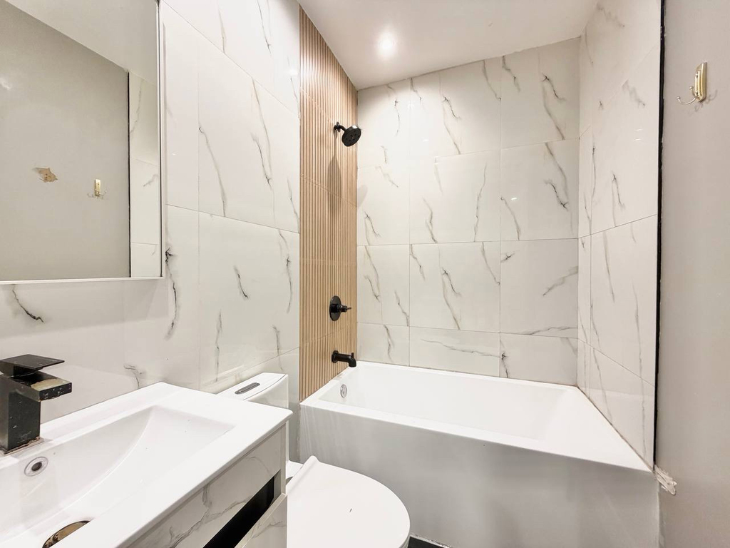 150 Martense Street - Photo 3