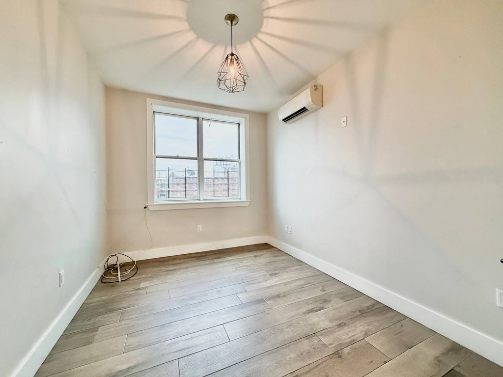 150 Martense Street - Photo 6