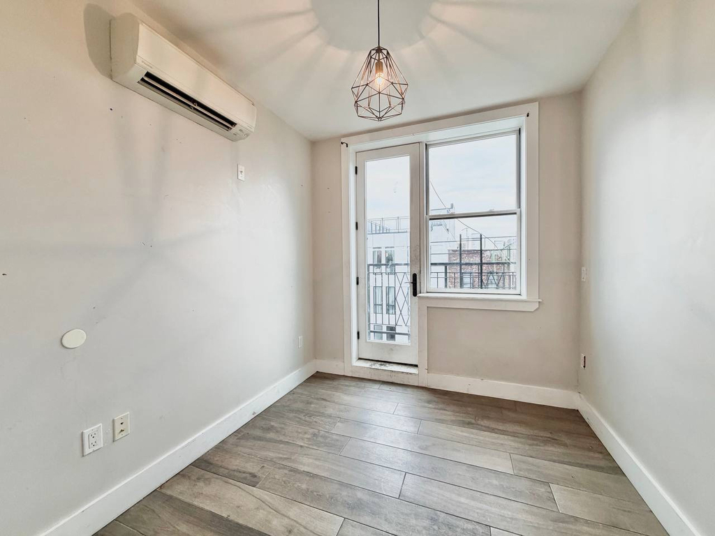 150 Martense Street - Photo 8