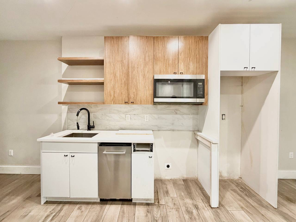 150 Martense Street - Photo 4