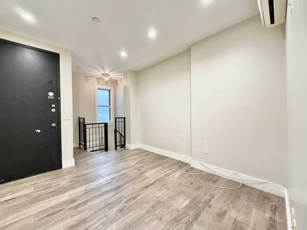 150 Martense Street - Photo 2