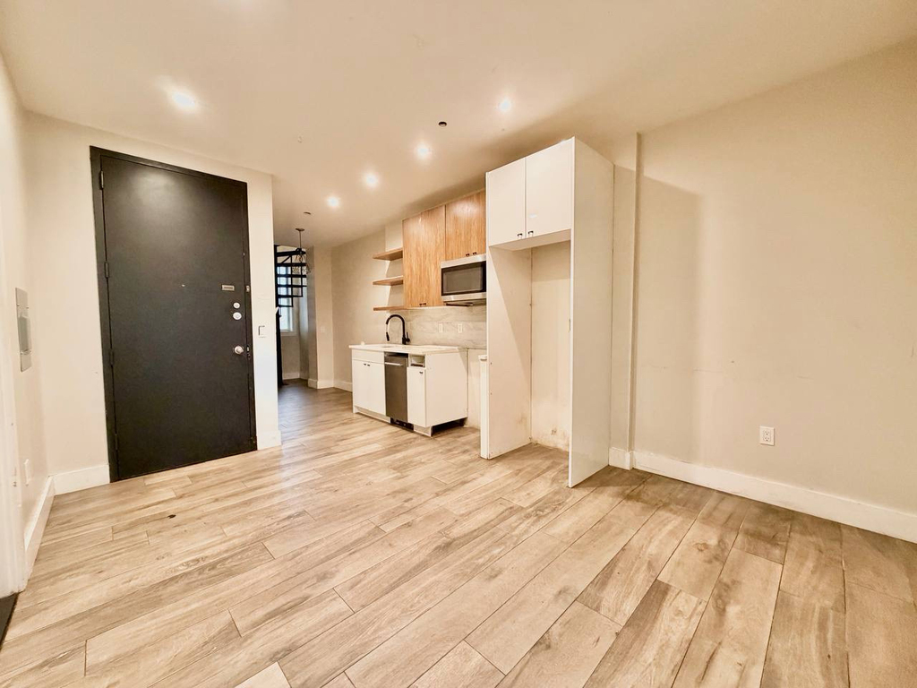 150 Martense Street - Photo 7