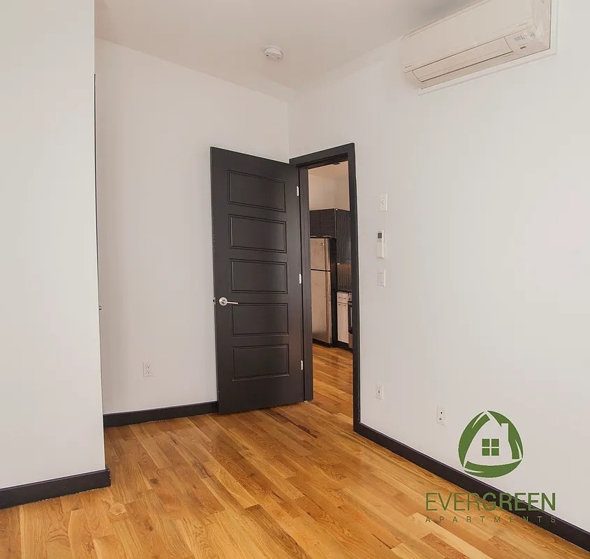 957 Kent Avenue - Photo 3