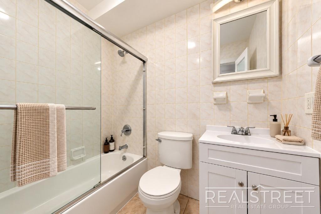 1337 Nostrand Ave - Photo 4