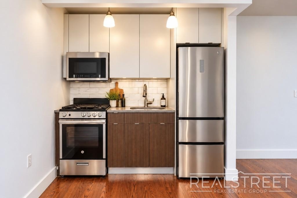 1337 Nostrand Ave - Photo 2