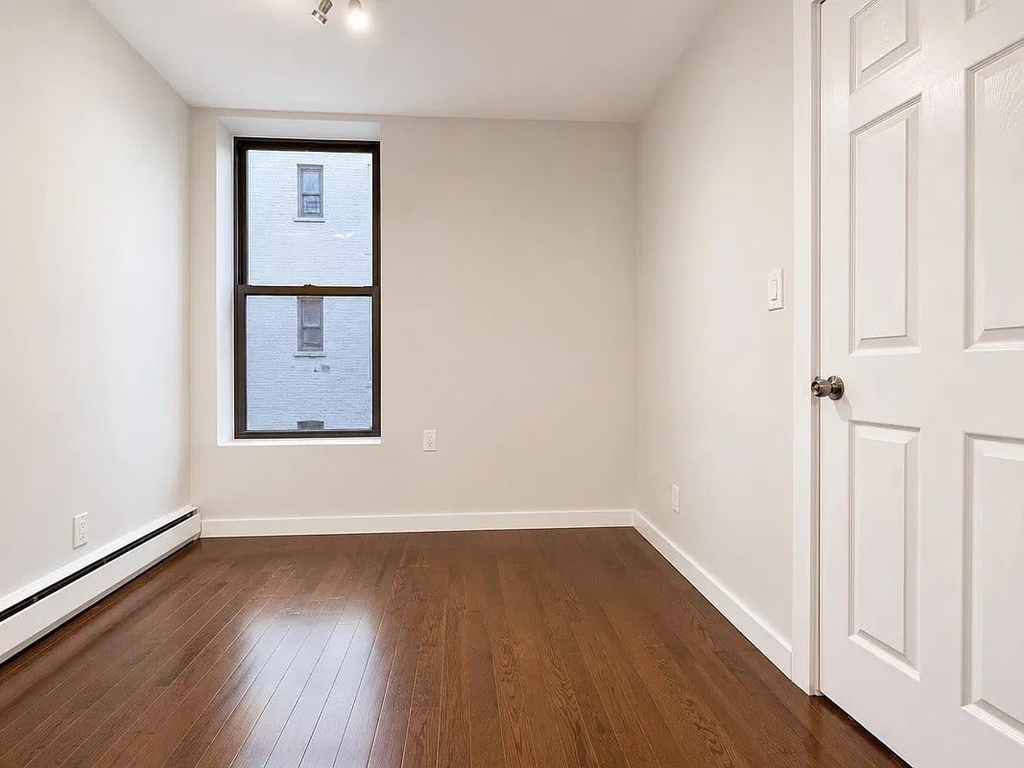 386 Manhattan Avenue - Photo 3