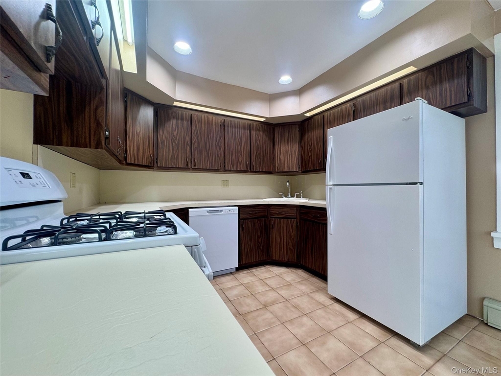 99 Jerusalem Avenue - Photo 2