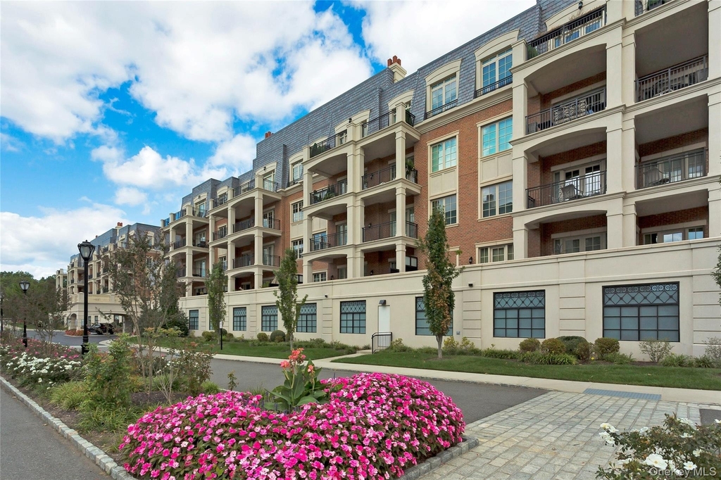 1000 Royal Court - Photo 1
