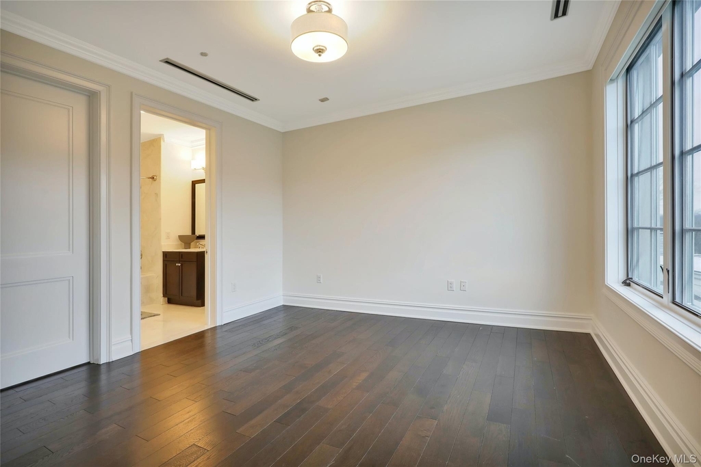 1000 Royal Court - Photo 8
