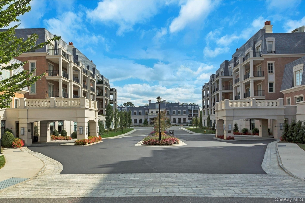 1000 Royal Court - Photo 2