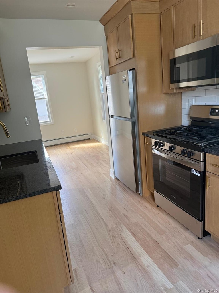 193 W Washington Avenue - Photo 5
