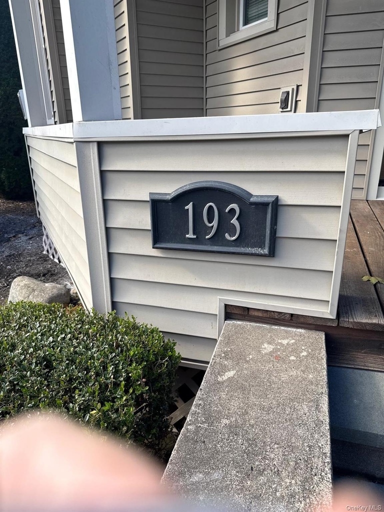 193 W Washington Avenue - Photo 1