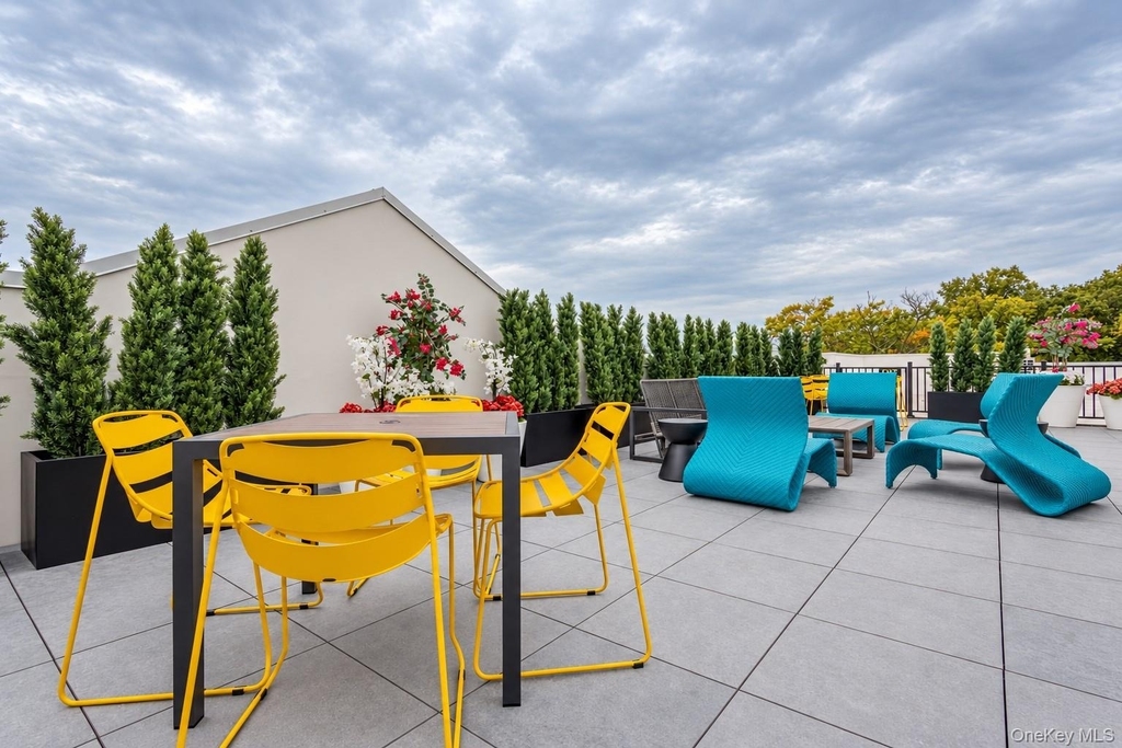 249 Drexel Avenue - Photo 10