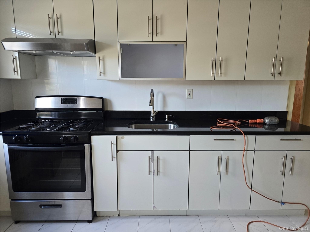 150-00 27 Avenue - Photo 3