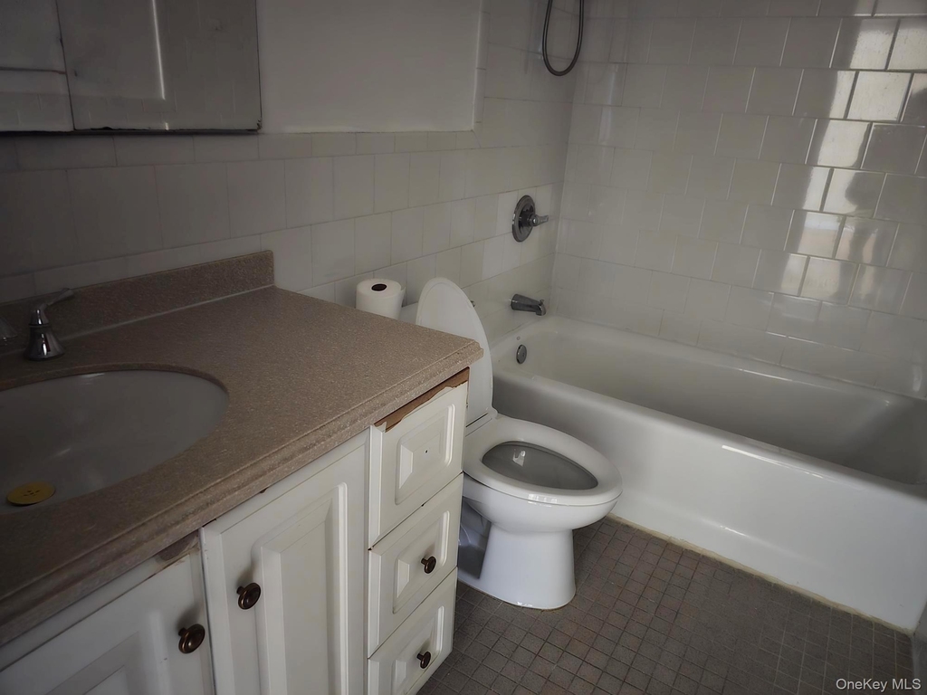 150-00 27 Avenue - Photo 6