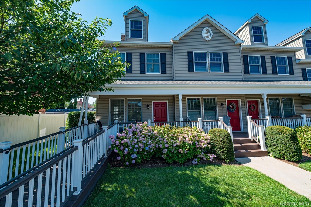 7 Nathan Hale Drive - Photo 0