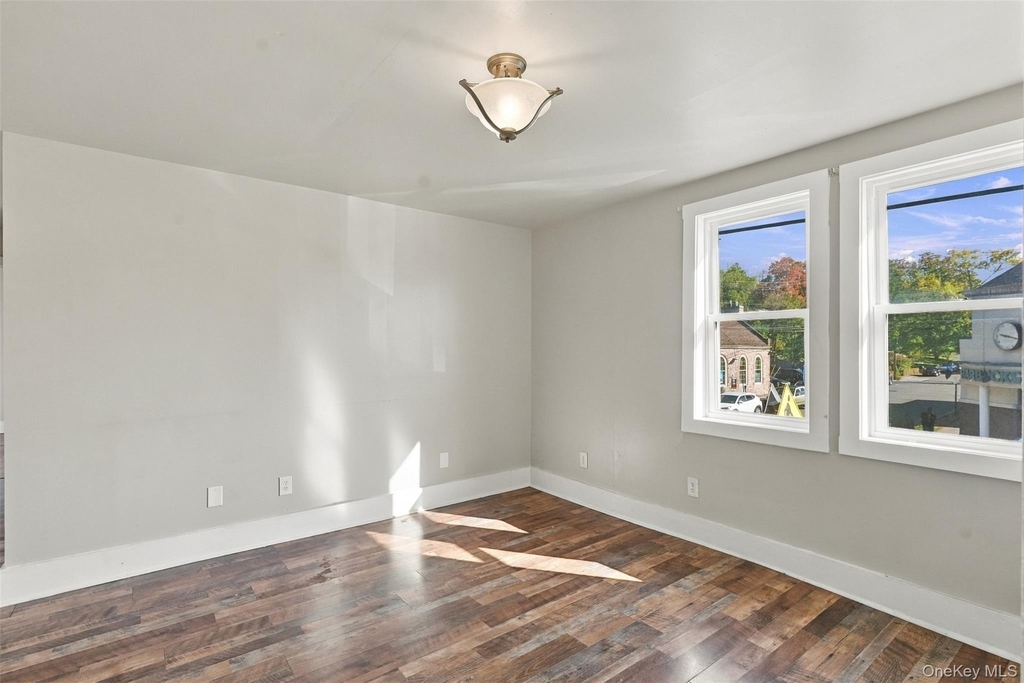 89 Main St - Photo 4