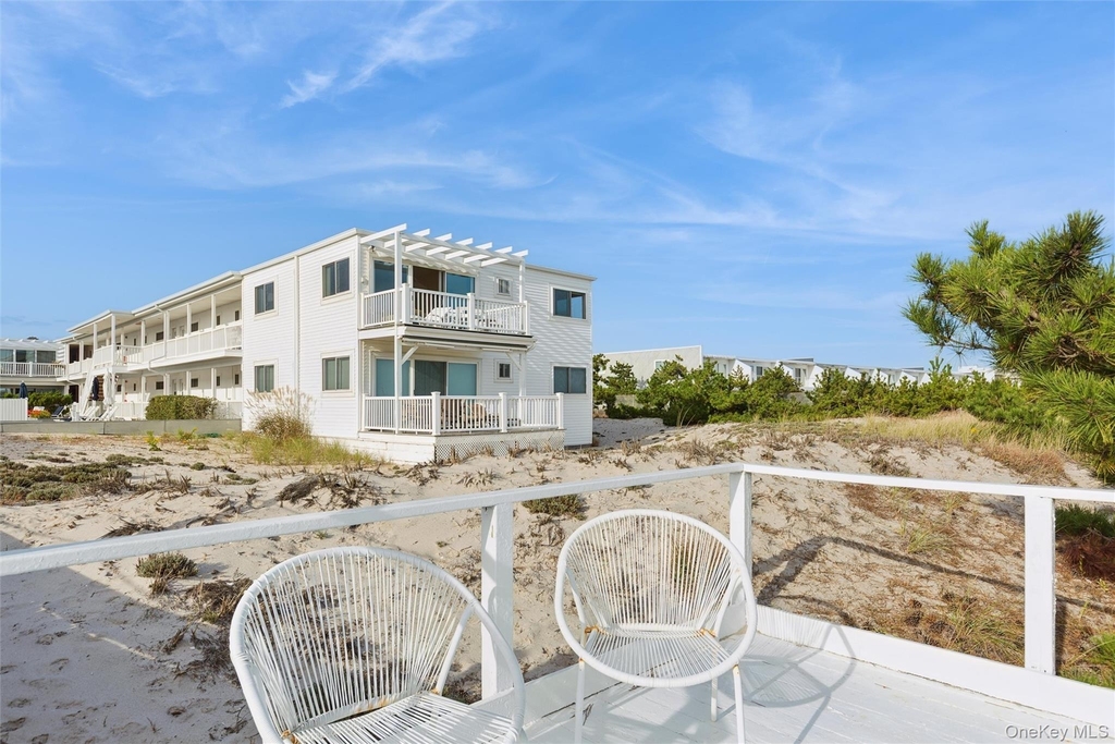 281 Dune Road - Photo 19