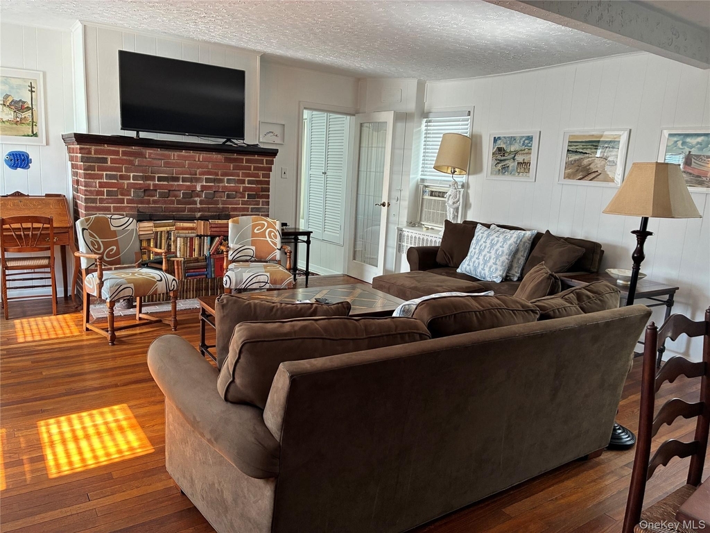 54 Erie Avenue - Photo 2