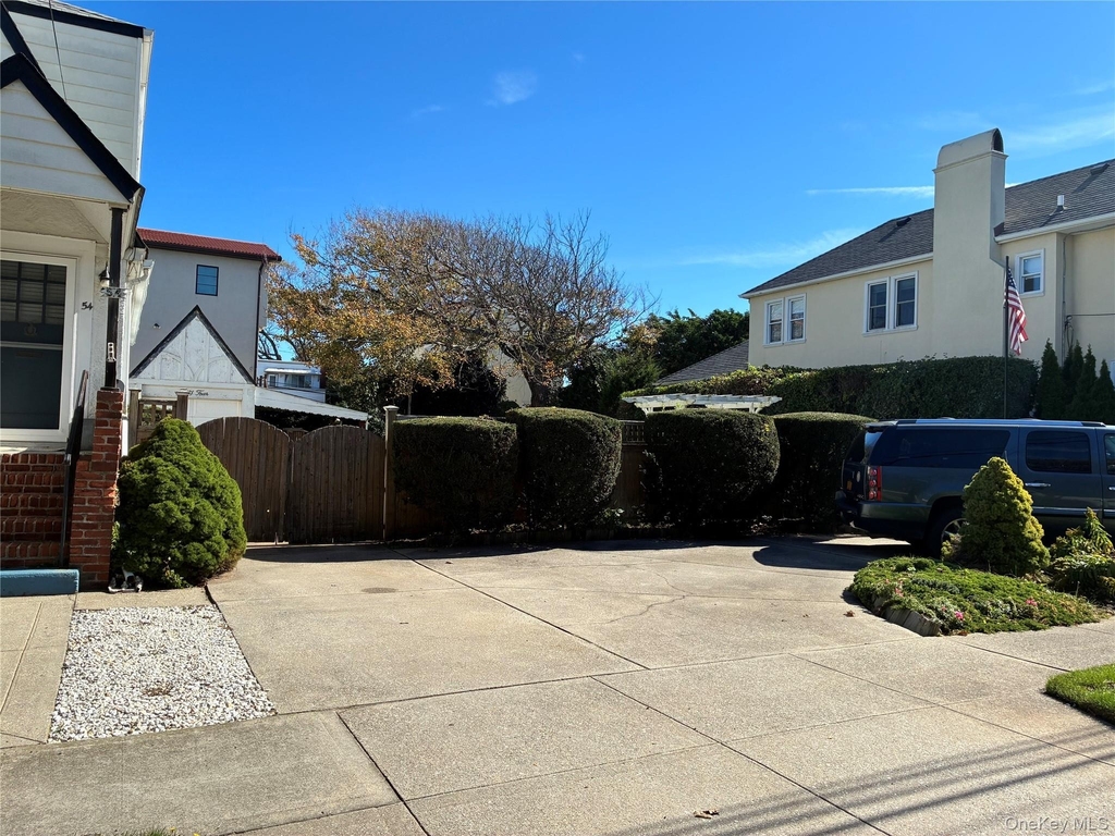 54 Erie Avenue - Photo 1