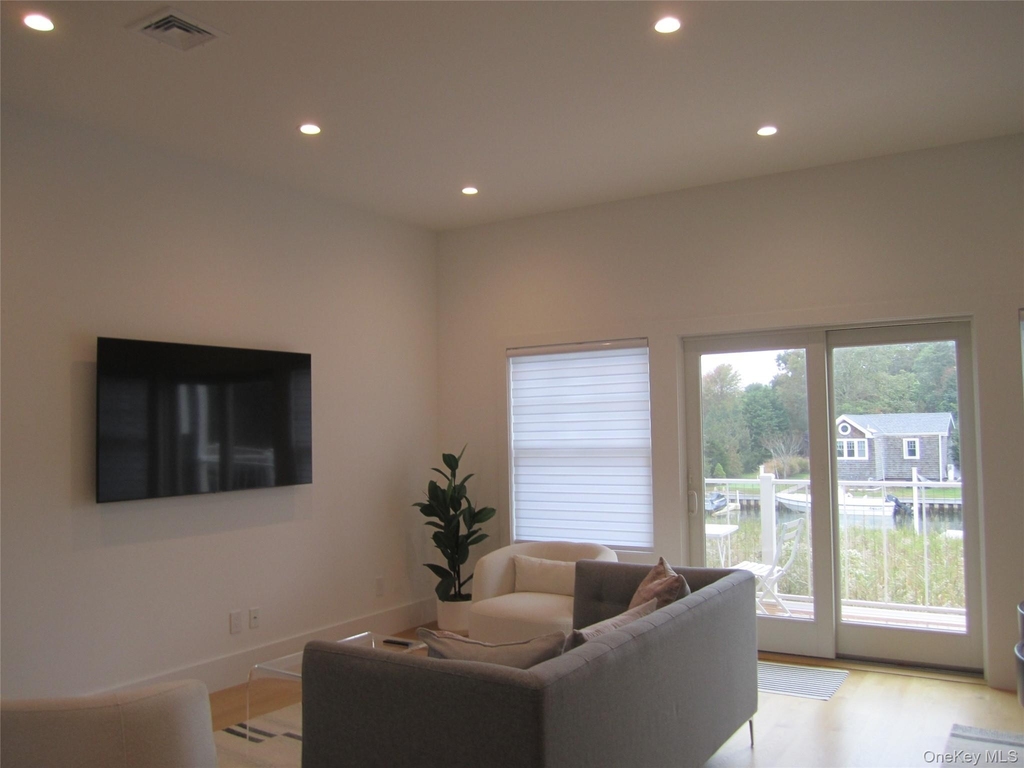 68 Foster Avenue - Photo 4