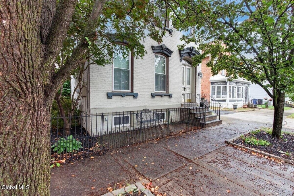 1011 24th Street - Photo 0