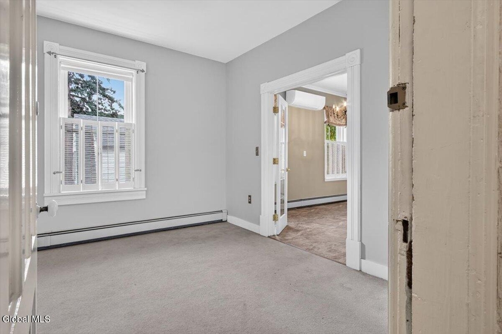 1011 24th Street - Photo 3
