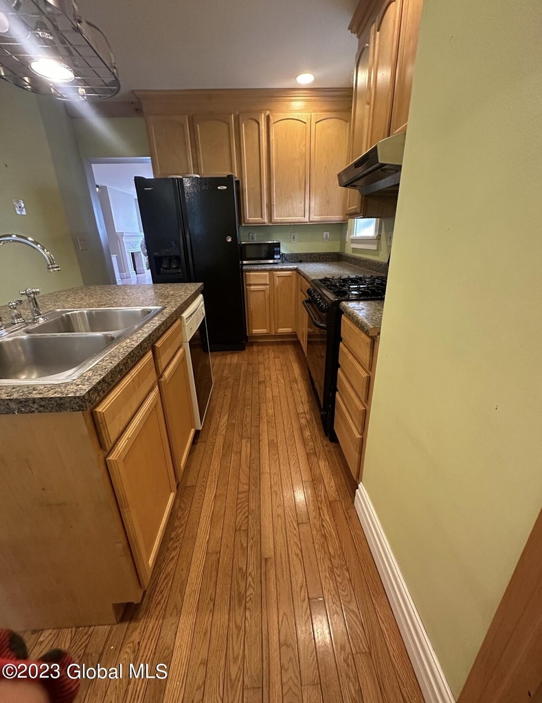 251 Liberty Street - Photo 5