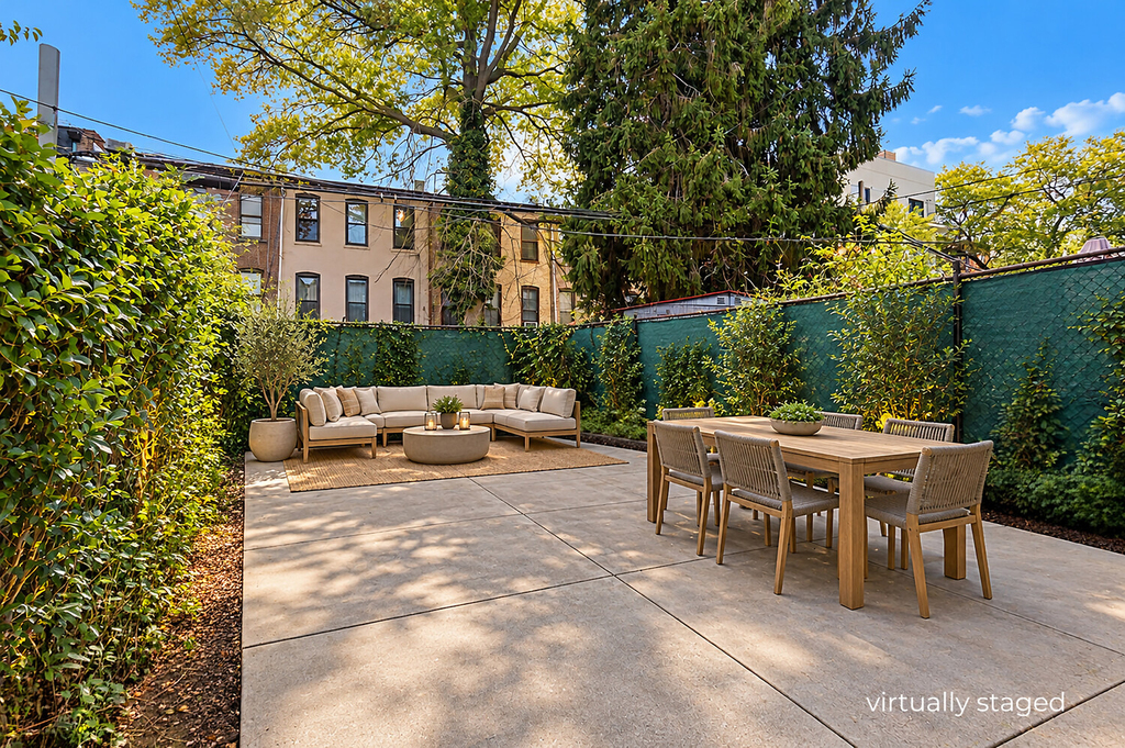 581 Hancock Street - Photo 1