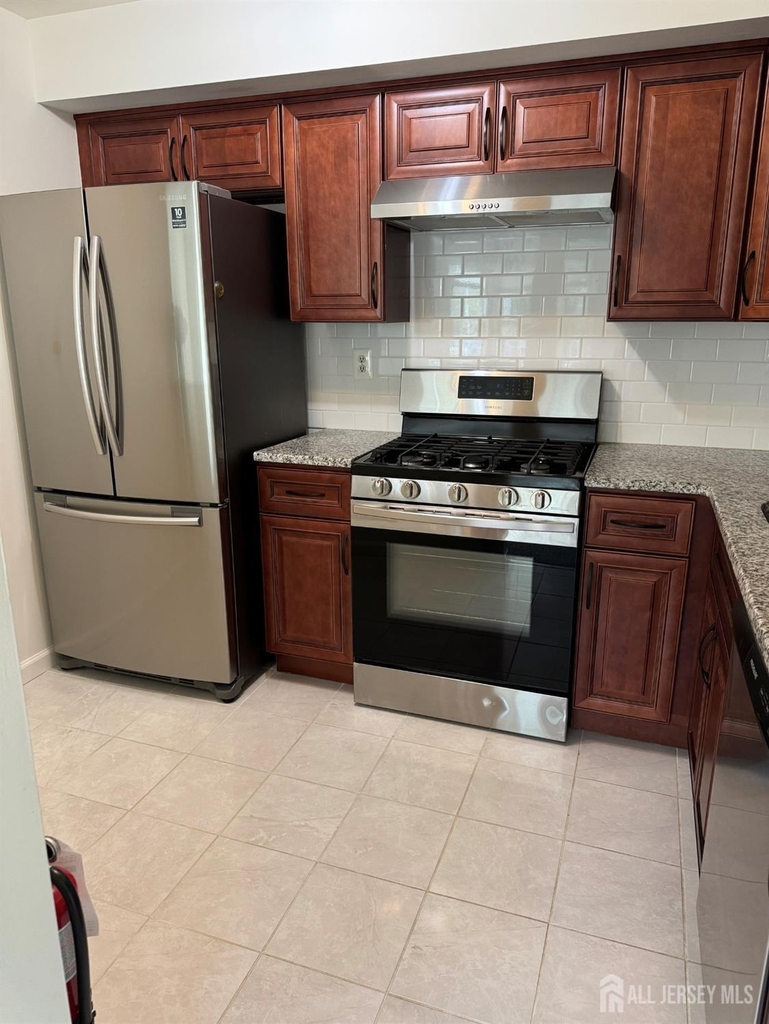 301 Trinity Court - Photo 3
