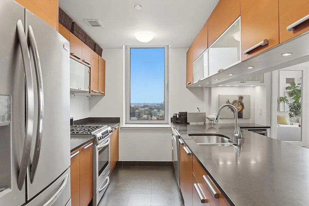 1485 5th Avenue - Photo 4