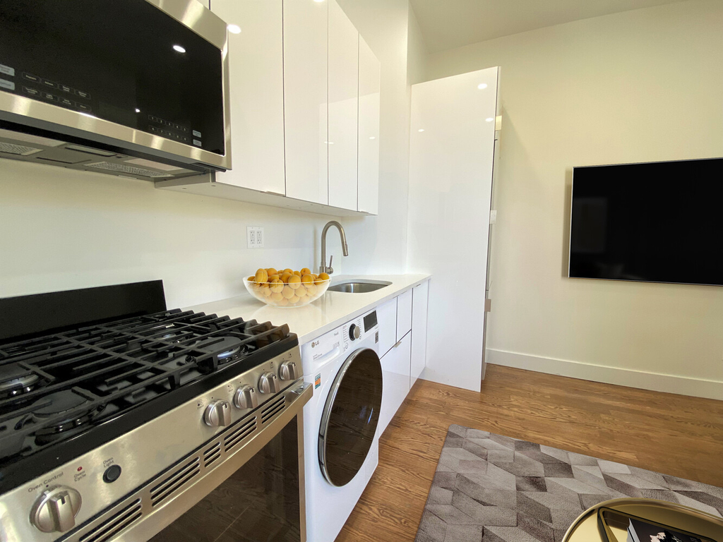 455 Hudson Street - Photo 0