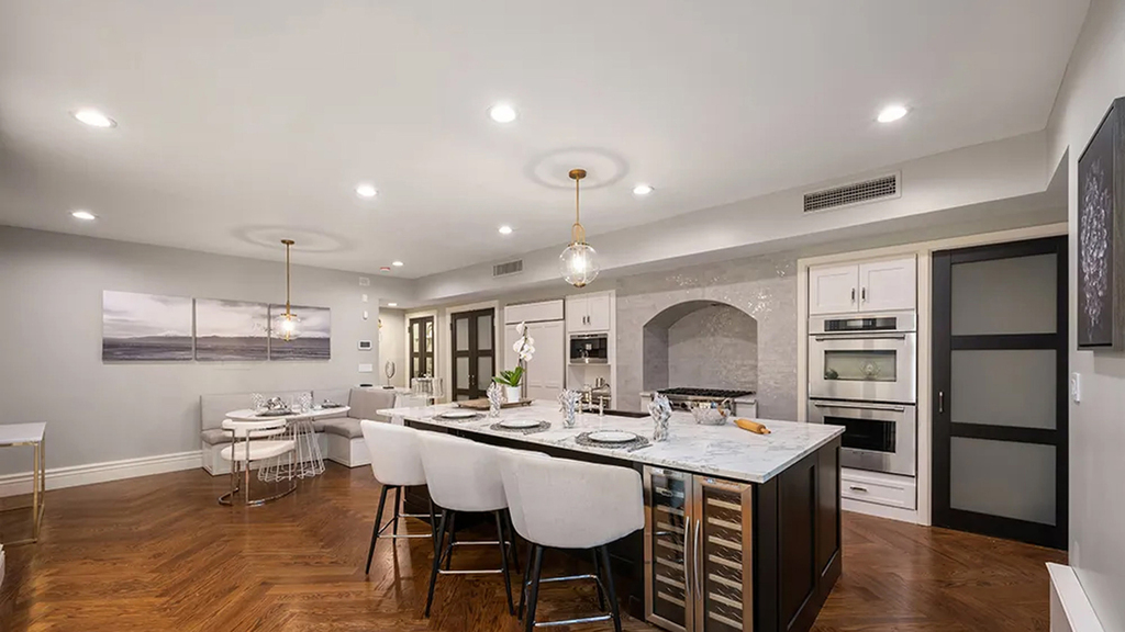 113 E 64th Street - Photo 2