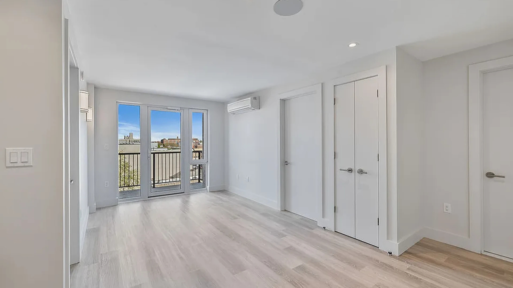 2605 Snyder Ave 11226 - Photo 4