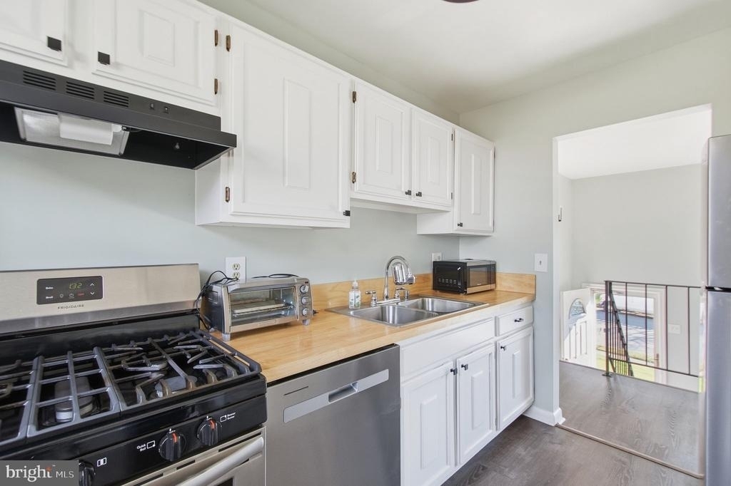5625 Roundtree Drive - Photo 17