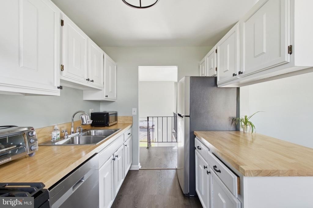 5625 Roundtree Drive - Photo 15
