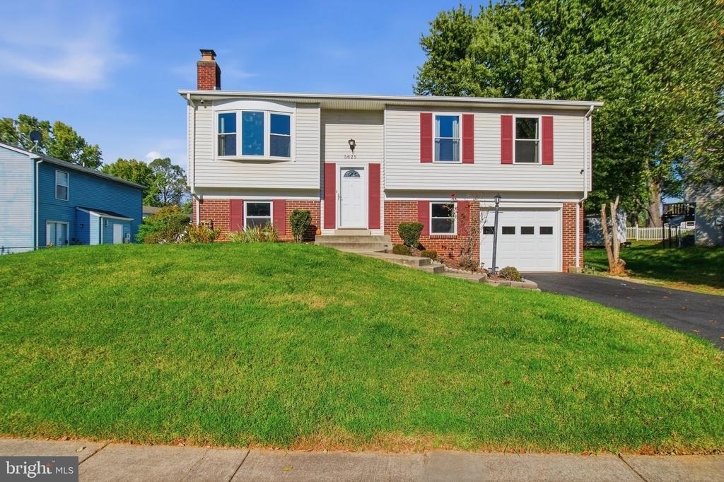 5625 Roundtree Drive - Photo 2